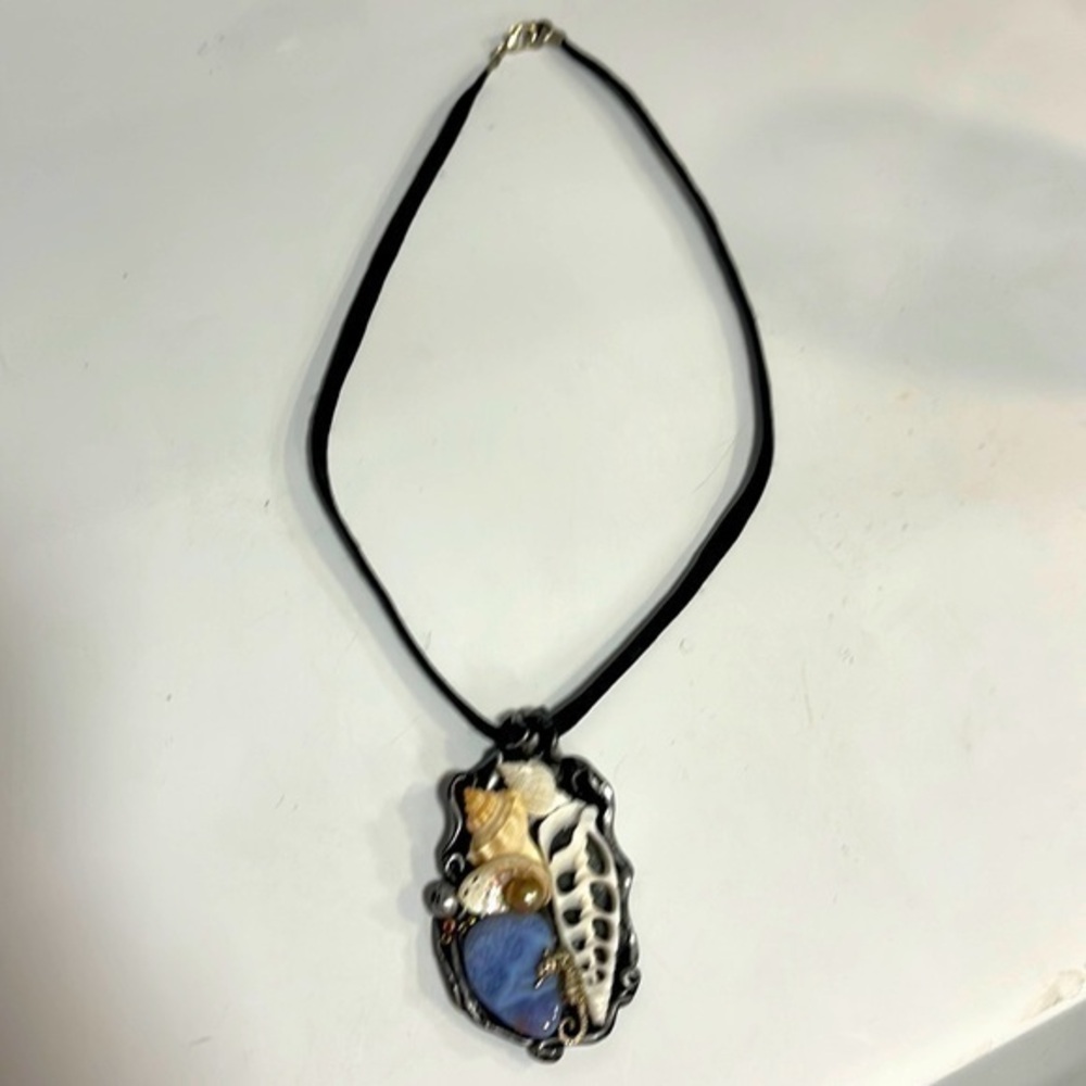 Shell pendant hand made necklace
